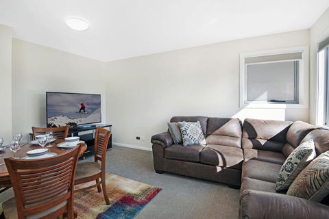 T-Bar On Twynam - Lightning Ridge Tourism 2