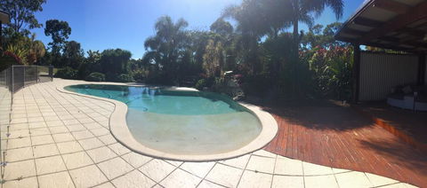 TAKURA HEIGHTS Modern Country Apartment With Pool Access - Lightning Ridge Tourism 1
