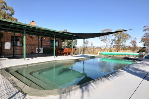 Talga Escape Rothbury With Pool And Views - Lightning Ridge Tourism 0