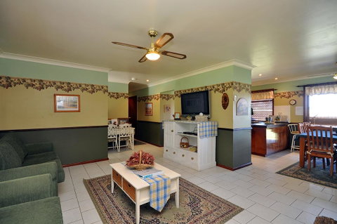 Talga Escape Rothbury With Pool And Views - Lightning Ridge Tourism 3