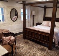 Tanilba House - Lightning Ridge Tourism