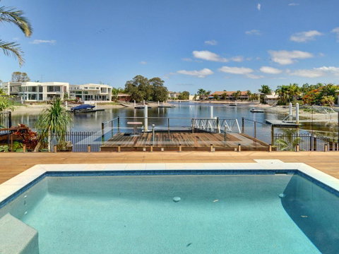 Tarcoola 49 - 4 BDRM Canal Home With Pool - Lightning Ridge Tourism 3
