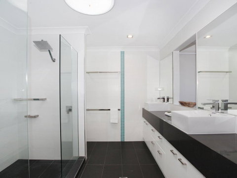 Tarcoola 49 - 4 BDRM Canal Home With Pool - Lightning Ridge Tourism 2