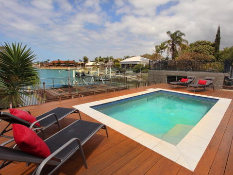 Tarcoola 49 - 4 BDRM Canal Home With Pool - Lightning Ridge Tourism 0