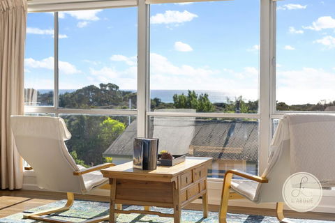 TASSIE SEASIDE SERENITY - L'Abode Accommodation - Lightning Ridge Tourism 2