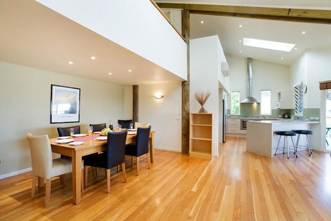 Tathra Beach House Holiday Apartments - Lightning Ridge Tourism 1