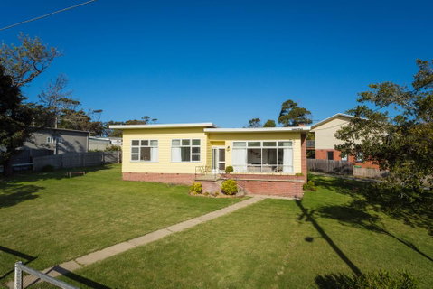 The 50's Beach House - Lightning Ridge Tourism 1