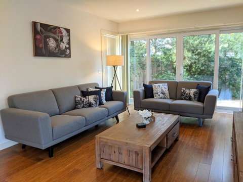 The Beach House - Lightning Ridge Tourism 1