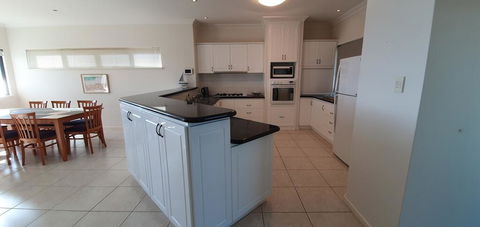 The Beach House - Port Bouvard - Lightning Ridge Tourism 1
