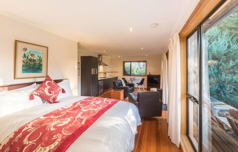 Parnella Kettering - Lightning Ridge Tourism 3