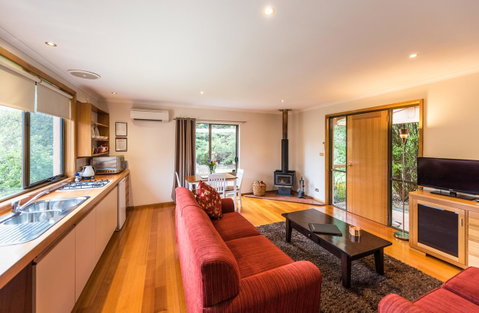 Parnella Kettering - Lightning Ridge Tourism 1