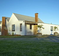 Buttons Cottage - Lightning Ridge Tourism
