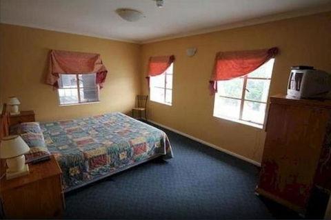 Beltana Hotel - Lightning Ridge Tourism 3