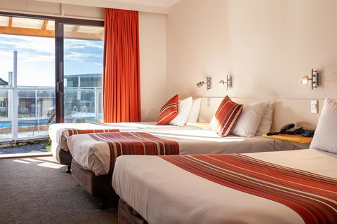Beachfront Bicheno - Lightning Ridge Tourism 2