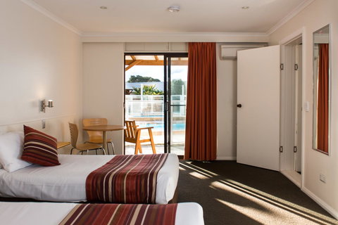 Beachfront Bicheno - Lightning Ridge Tourism 29