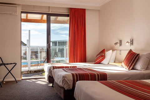 Beachfront Bicheno - Lightning Ridge Tourism 1