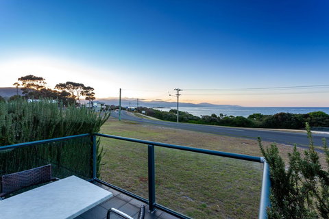 Beachfront Bicheno - Lightning Ridge Tourism 10