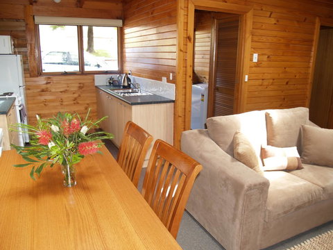 Stewarts Bay Lodge - Lightning Ridge Tourism 25