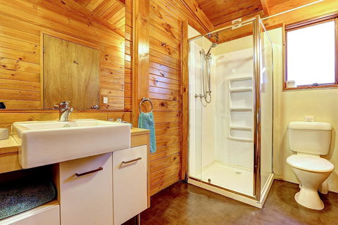 Stewarts Bay Lodge - Lightning Ridge Tourism 38