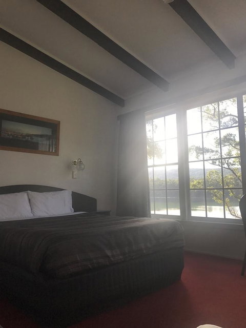 The Fox And Hounds Historic Hotel - Lightning Ridge Tourism 15