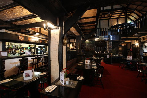 The Fox And Hounds Historic Hotel - Lightning Ridge Tourism 35