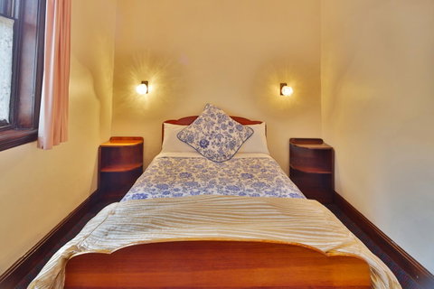 Astor Private Hotel - Lightning Ridge Tourism 7