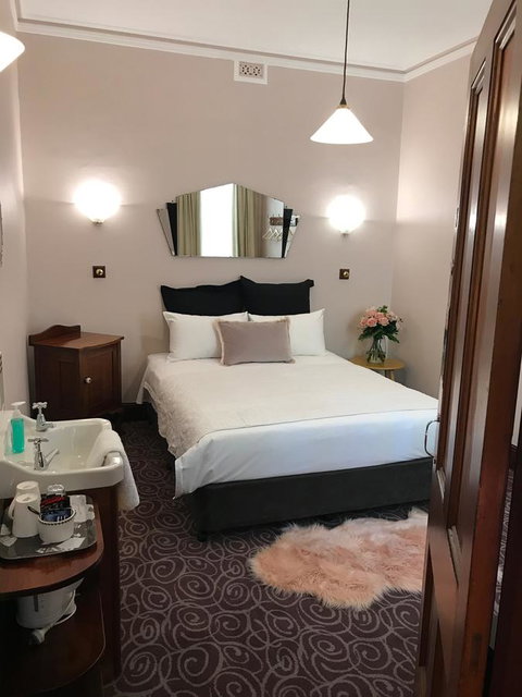Astor Private Hotel - Lightning Ridge Tourism 1