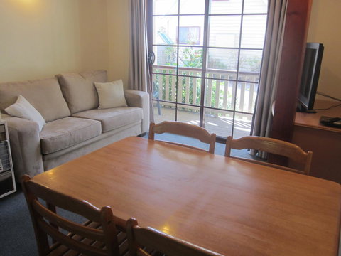 Kitty\'s Cottages - Managed By BIG4 Strahan Holiday Retreat - Lightning Ridge Tourism 0