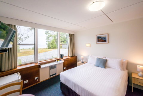Pedder Wilderness Lodge - Lightning Ridge Tourism 2