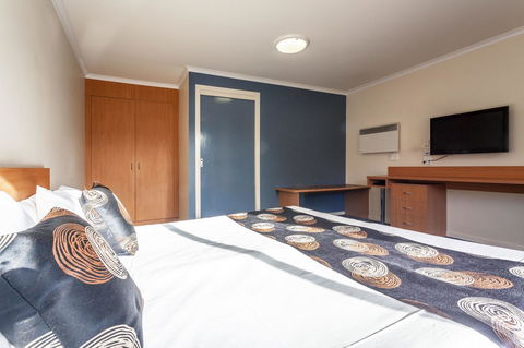 Black Buffalo - Lightning Ridge Tourism 3