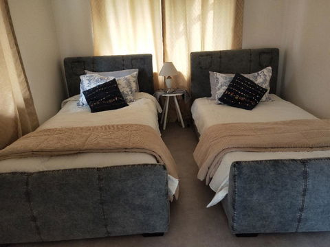 Wanderlust Cottage - Lightning Ridge Tourism 7