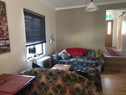 Wanderlust Cottage - Lightning Ridge Tourism 4