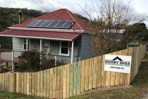 Derby Digs Cottage - Lightning Ridge Tourism 0