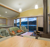 Arthur Riverfront and Sea Lodge downstream - Lightning Ridge Tourism