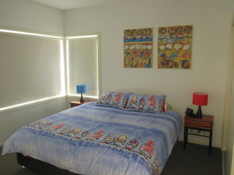 Bellerive Marina View Apartments No 28 - Lightning Ridge Tourism 12
