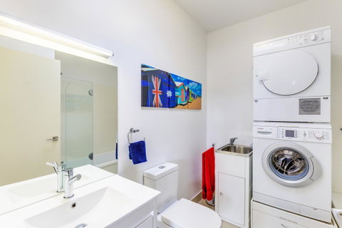 Bellerive Marina View Apartments No 28 - Lightning Ridge Tourism 8