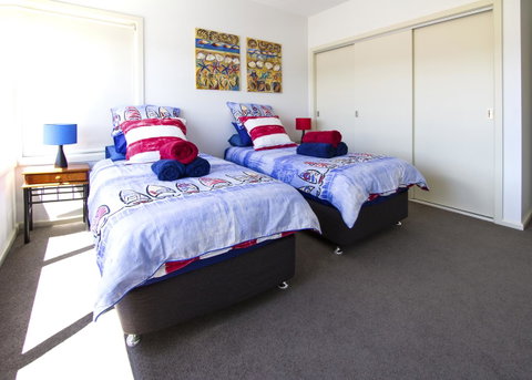 Bellerive Marina View Apartments No 28 - Lightning Ridge Tourism 13