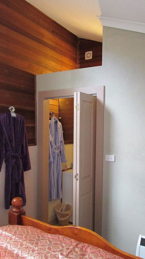 St. Pauls Bed & Breakfast - Lightning Ridge Tourism 33