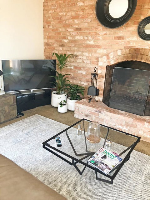 EMBRACING EVANDALE - Hosted By L'Abode Accommodation - Lightning Ridge Tourism 11