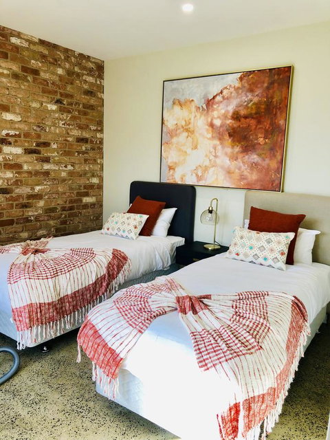 EMBRACING EVANDALE - Hosted By L'Abode Accommodation - Lightning Ridge Tourism 4