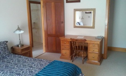 Marinavisage - Lightning Ridge Tourism 2