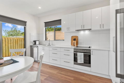 Rosewater Townhouses Dromana - Lightning Ridge Tourism 8