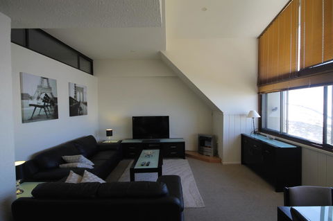 Arlberg Hotham - Lightning Ridge Tourism 0