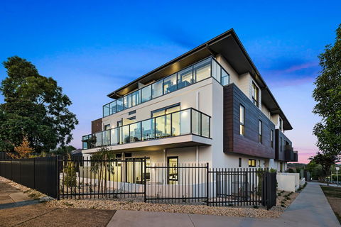 Manhattan Apartments - Notting Hill - Lightning Ridge Tourism 0