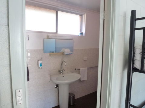 The Grampians Motel - Lightning Ridge Tourism 36