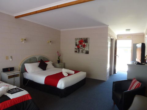 The Grampians Motel - Lightning Ridge Tourism 40
