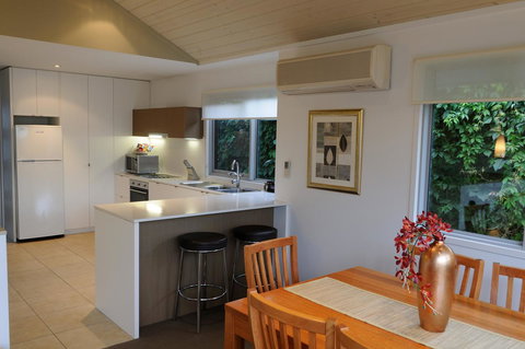 The Victoria Apartments - Lightning Ridge Tourism 7