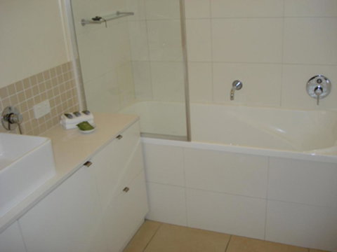 The Victoria Apartments - Lightning Ridge Tourism 26