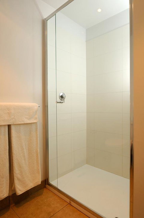 The Victoria Apartments - Lightning Ridge Tourism 1