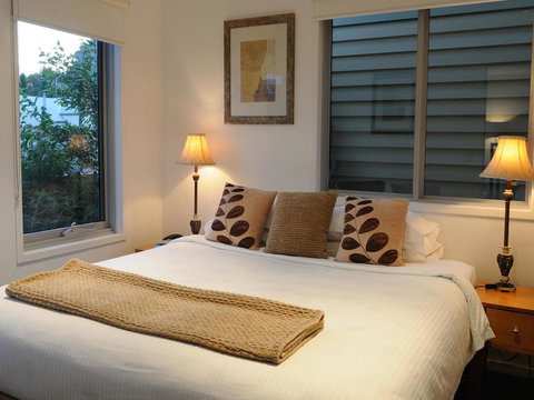 The Victoria Apartments - Lightning Ridge Tourism 36